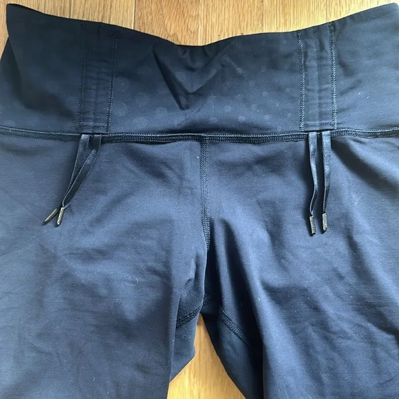 Lululemon sz 10 black crop leggings with cinch ties great pre owned condition - Picture 2 of 9